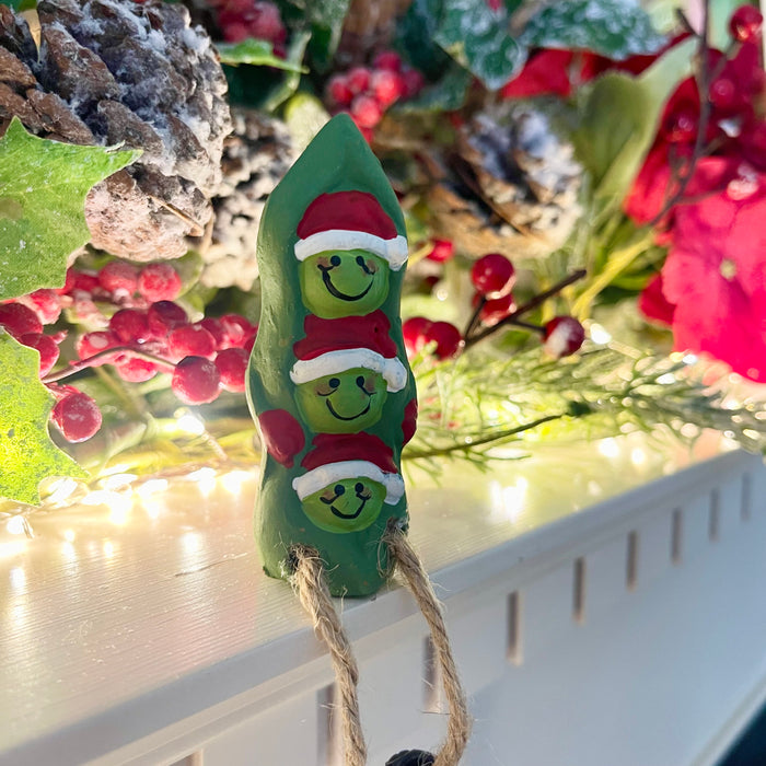 Peas In A Pod Shelf Sitter