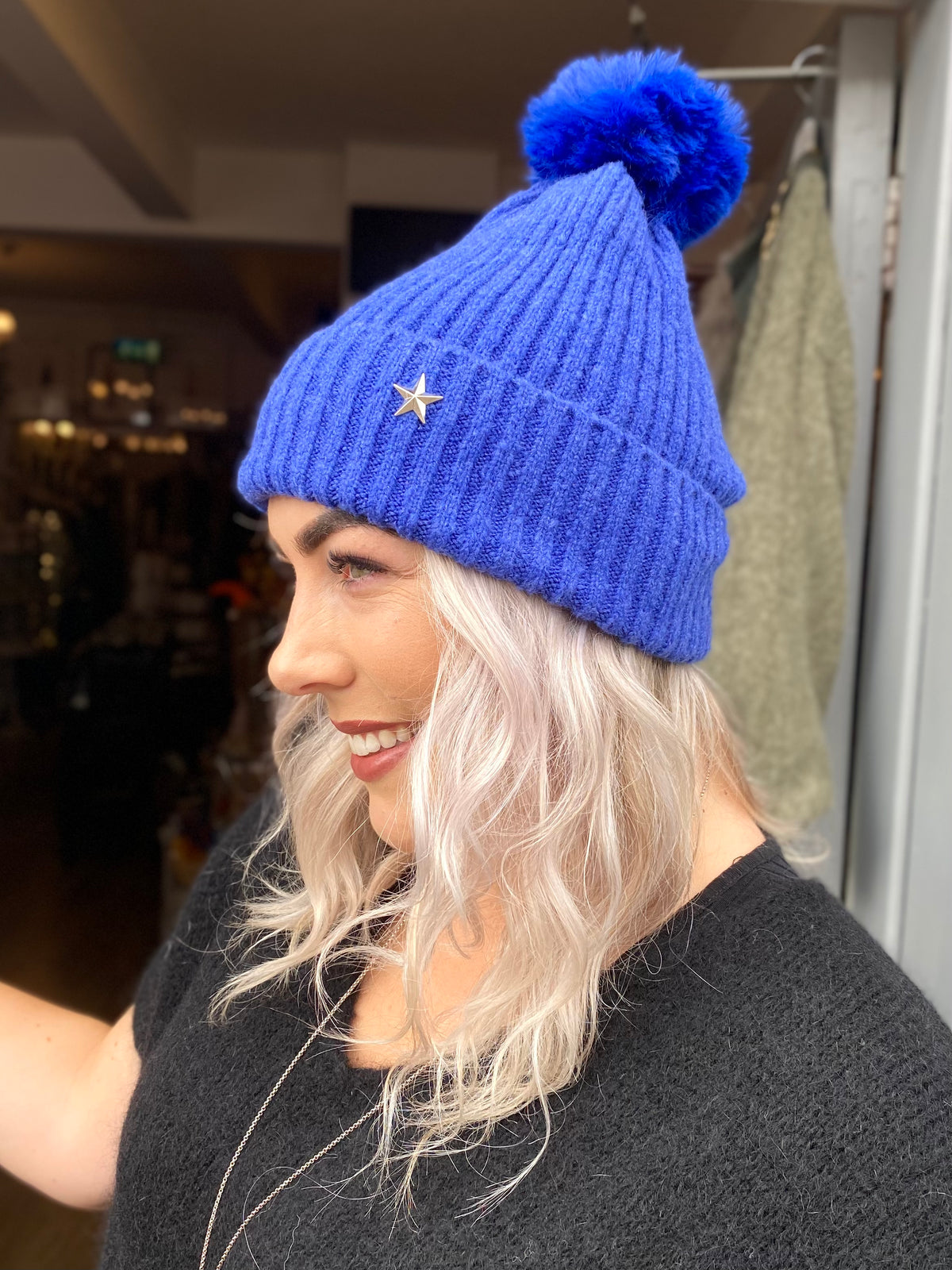 Blue pom pom hat discount